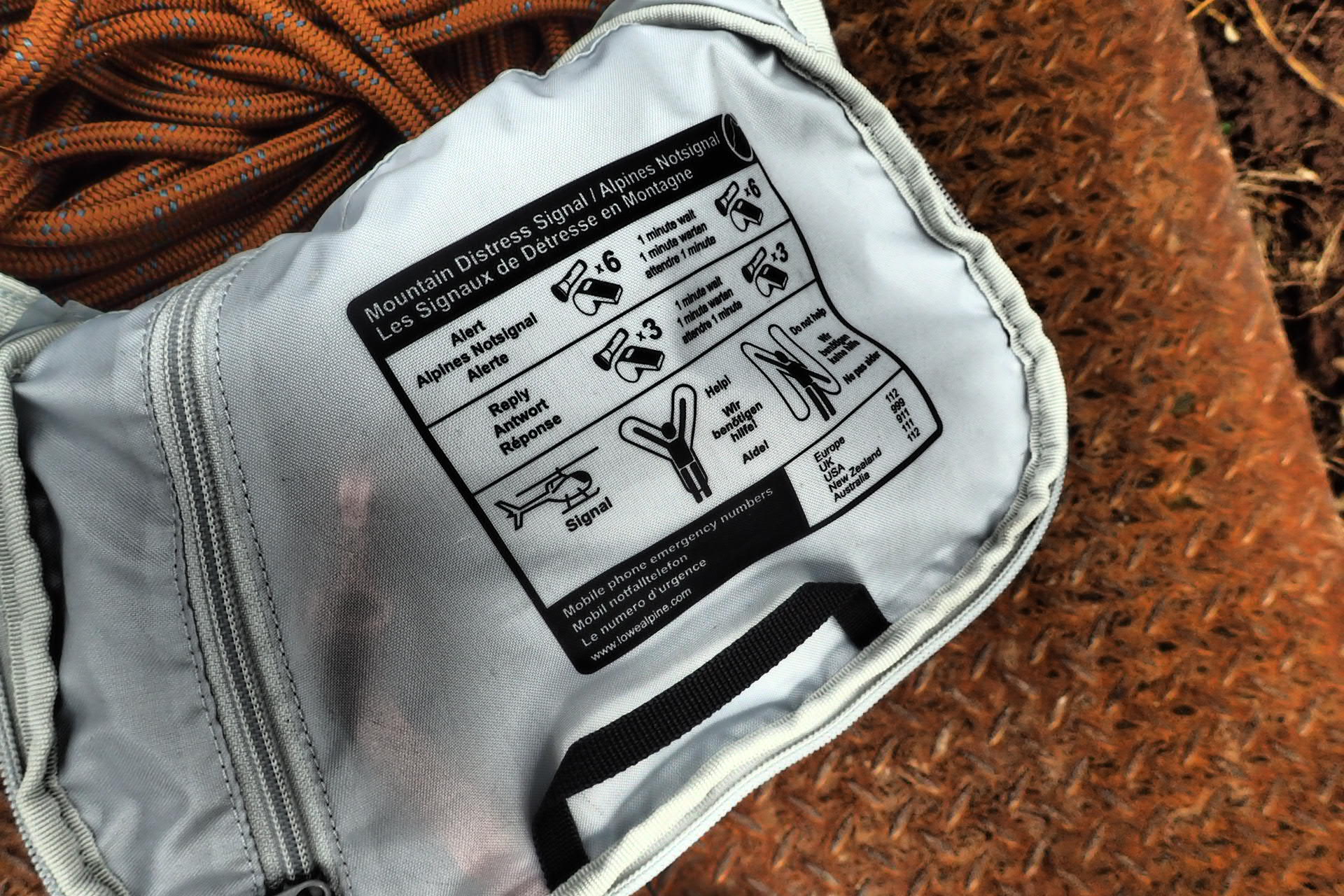 Přehledná tabulka alpských signálů.