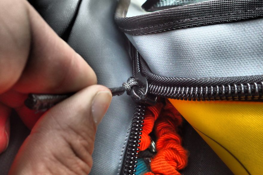 Táhlo zipového jezdce tašky Sea to Summit Duffle bag 90.