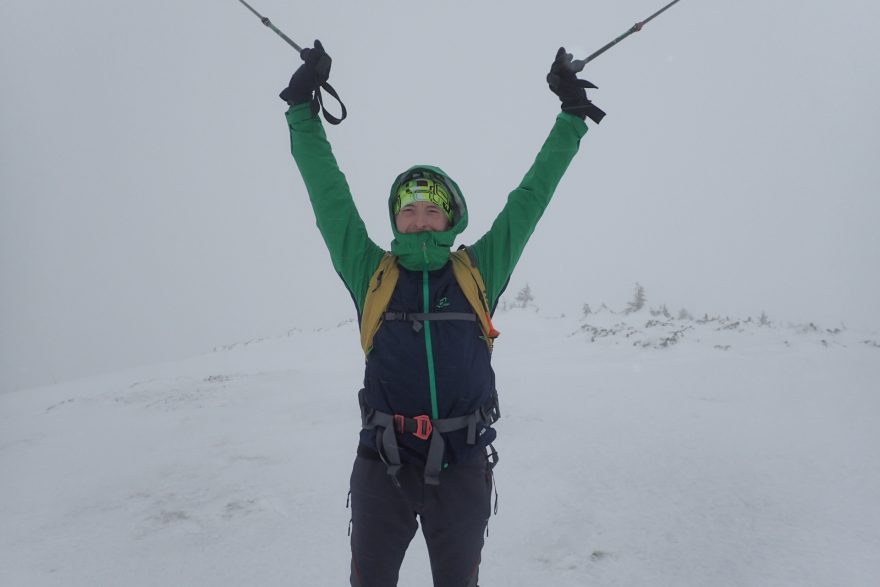 Zkouška bundy HANNAH Haken na zvednuté ruce.