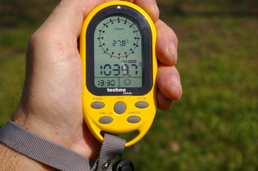 tlak přepočtený na hladinu moře