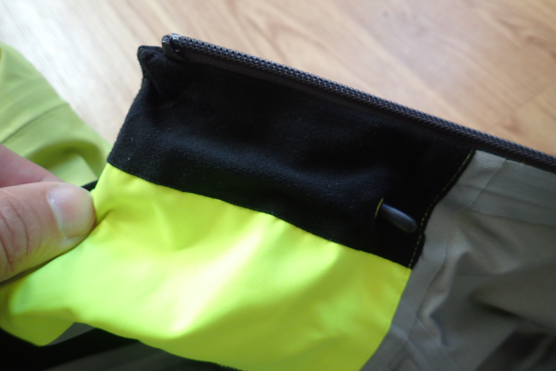 Konec stahování kapuce míří do bundy HELLY HANSEN Odin 9 Worlds Jkt.