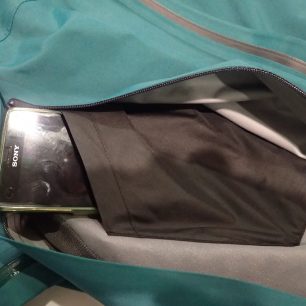 Vnitřní menší kapsa na uložení drobností u bundy HELLY HANSEN Odin 9 Worlds Jkt.