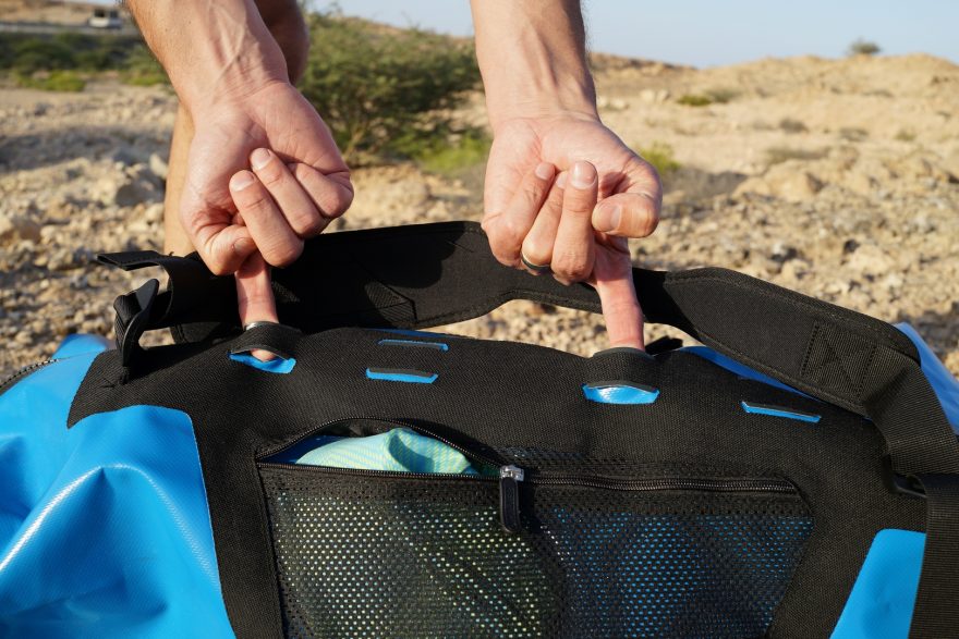 Kapsa a úchyty zvenčí