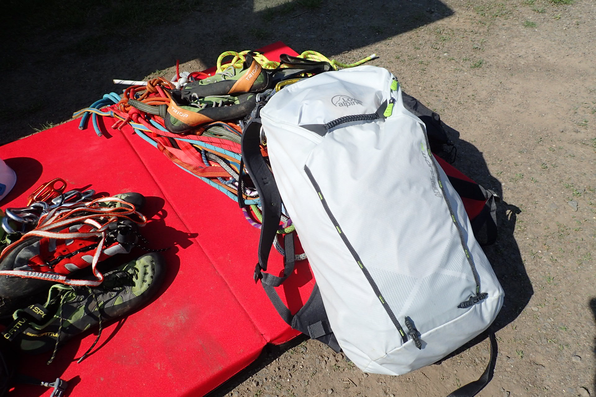 Batoh Lowe Alpine Ascent Superlight 30 byl testován i na skalách.