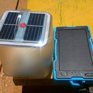 Solární power banka SPB13 a Solární lampička LC1-L.