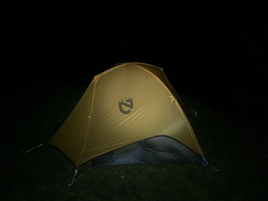 NEMO Blaze 2P a jeho reflexní prvky.