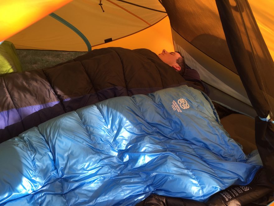Výška nocležníka 190 cm je ve stanu NEMO Blaze 2P na hraně, ale přesto byl vyspaný do růžova.
