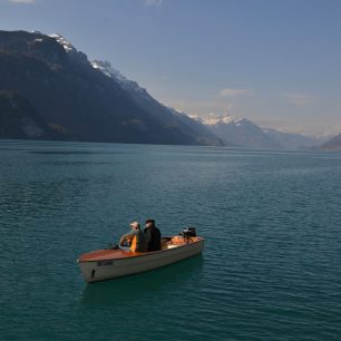 Pohodová atmosféra v okolí Brienzského jezera, Švýcarsko.
