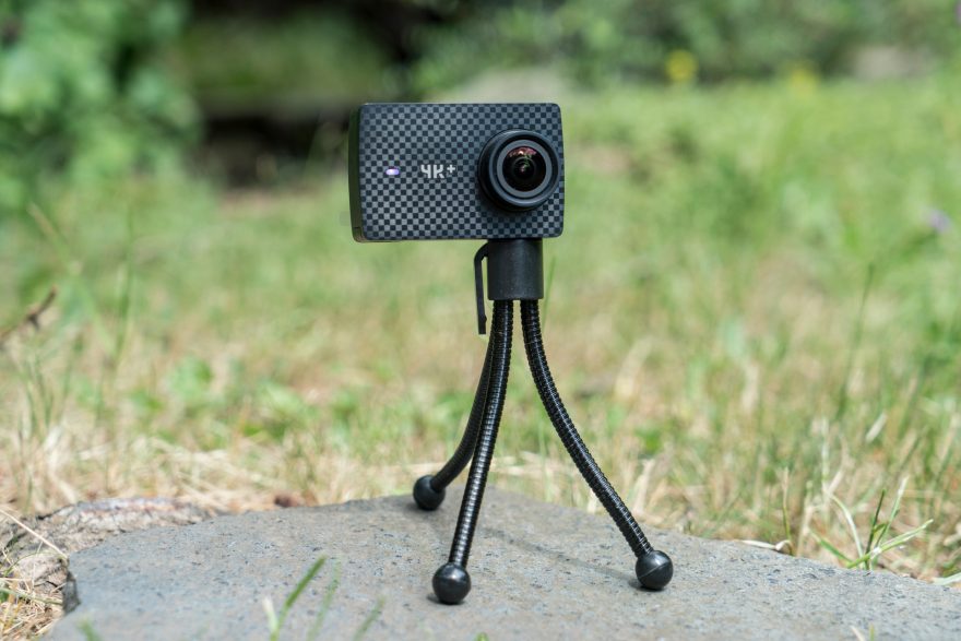 Díky integrovanému závitu nebylo selfie ani fotky ze stativu nikdy snažší