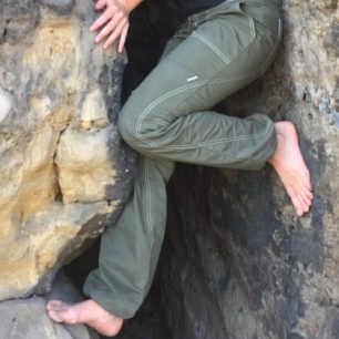 Recenze: Stylové kalhoty Prana Drew Pant pro lezkyně