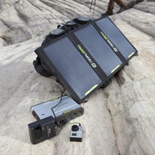 Solární energetické řešení s Burke Sherpa 100 Nomad 20.