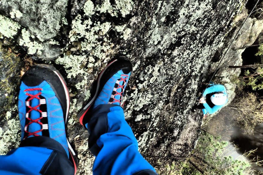 ASOLO Elbrus GV na skále.