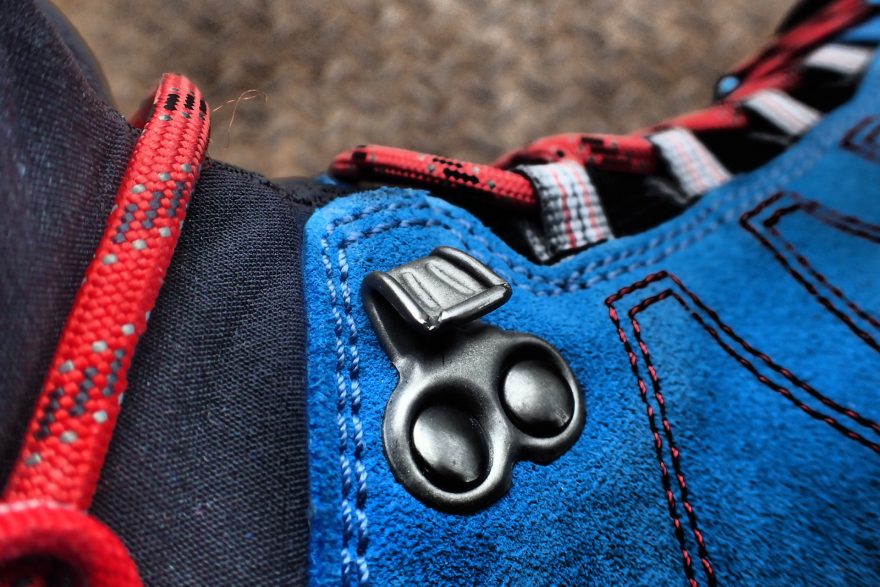 Dobře držící háček u šněrování ASOLO Elbrus GV.