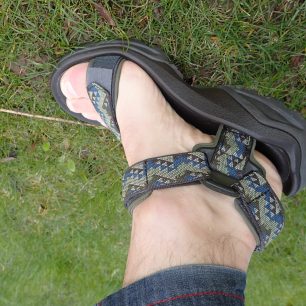 Pásky jsou u sandálů TEVA Terra FI 4 bohatě polstrovány.