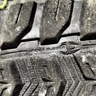 Pavouček Spider Rubber znamená, že sandály TEVA Terra FI 4 používají originální podešev Spider.