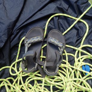 Sandálům TEVA Terra FI 4 je dobře i ve skalách.