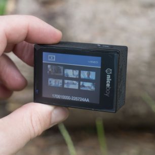 Videa si na displeji můžete rovnou přehrát, případně vymazat