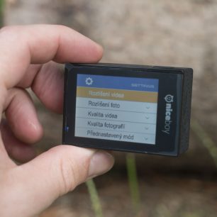 Menu je přehledné a kompletně v češtině