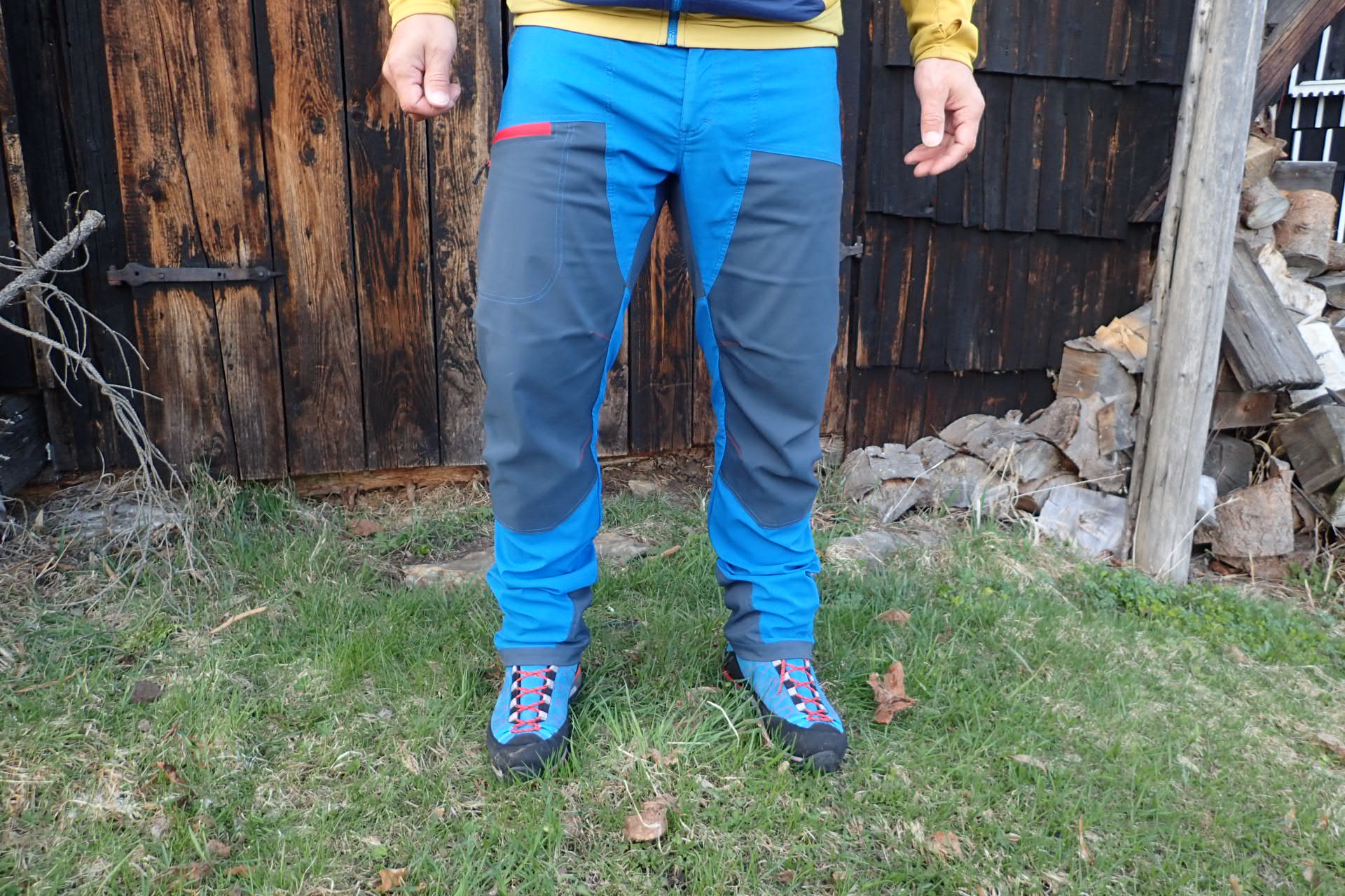 Zesílení kalhot Direct Alpine Mountainer Tech se dočkala i vnitřní strana u kotníků.