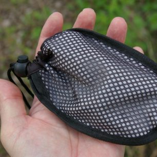 Vařič Coleman Fyrelite Start. Obal chrání vařič dobře.