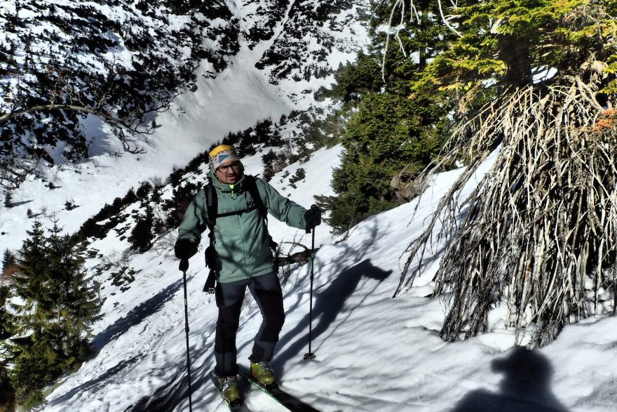 Testování bundy HH Vanir Logr na skialpech během výstupu.
