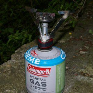 Při použití v mrazech se použije tato kartuše COLEMAN XTREM GAS.