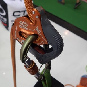 CLIMBING TECHNOLOGY Click Up+ Vylepšené jistítko Made in Italy.