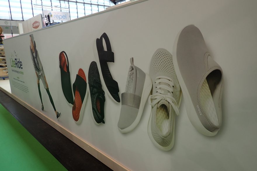 Cross už dávno nejsou jenom nevzhledné gumové sandály.