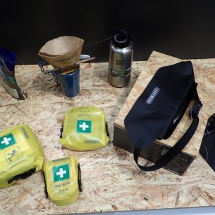 Doplňky ORTLIEB včetně filtru na kávu.