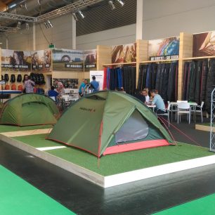 HIGH PEAK představil kolekci stanů a spacáků.