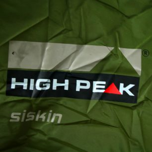 Stan High Peak- detail loga výrobce na plášti