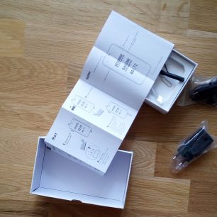 Balení telefonu Evolveo G4 se stručným vícejazyčným návodem