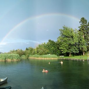 Pokus o vertikální panoramat duhy u Faaker See - nepodařil se plynulý pohyb