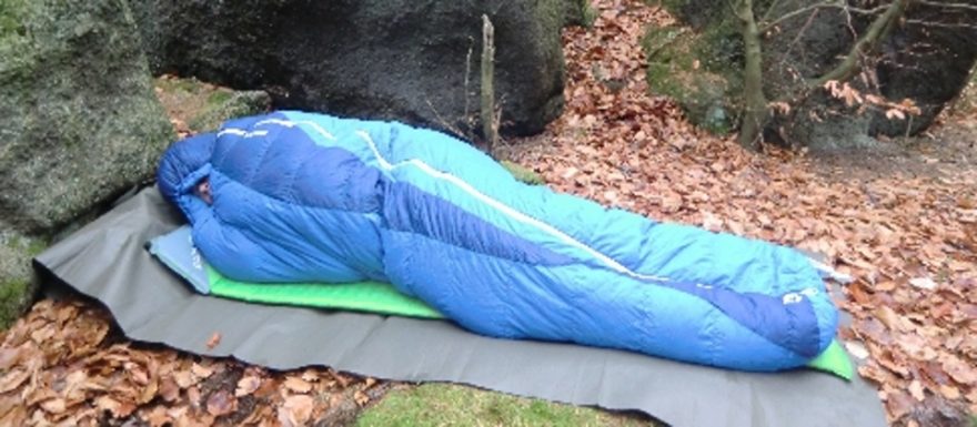 Zjednodušené ale pro uživatele srozumitelné je dělení spacáků do kategorií na letní, třísezonní a zimní.