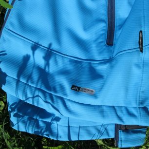 Bunda HANNAH Ellery je samozřejmě vhodná i do hor.