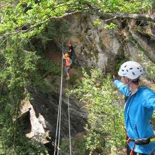 Bunda je vhodná HANNAH Ellery jak na lezení po skalách, tak na ferraty.