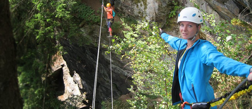 Recenze: Softshellové bundy HANNAH Ellery