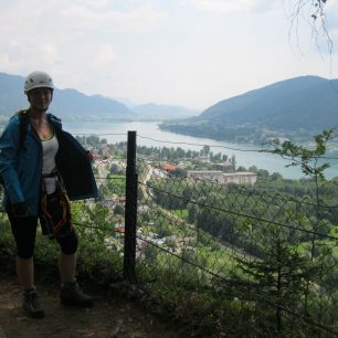 Občas na vrcholech fouká vítr a mít po ruce bundu, se prostě hodí.