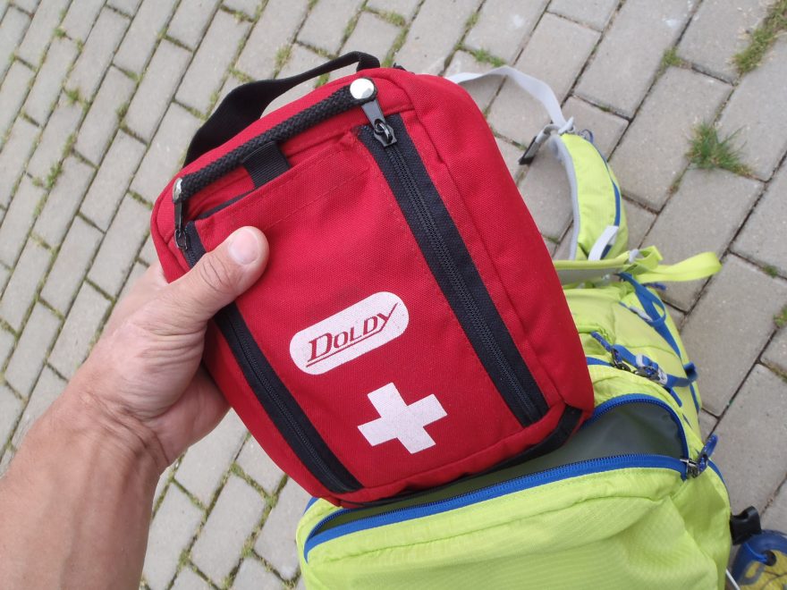 Do kapsy batohu Salomon X ALP 30 se vejde i takhle veliká lékarnička.