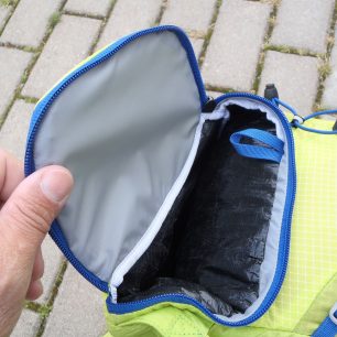 Když do komory nic nedáte, vznikne vám na dně batohu takováto dutina.