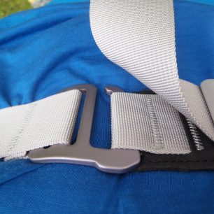 Spona na bederáku batohu Salomon X ALP 30.