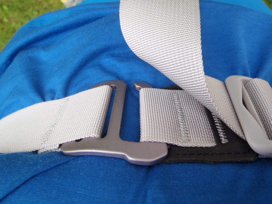 Spona na bederáku batohu Salomon X ALP 30.