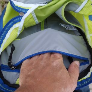 Velikost vnitřní kapsy na zádech batohu Salomon X ALP 30.