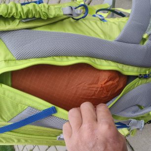 Zádový vstup do batohu Salomon X ALP 30.