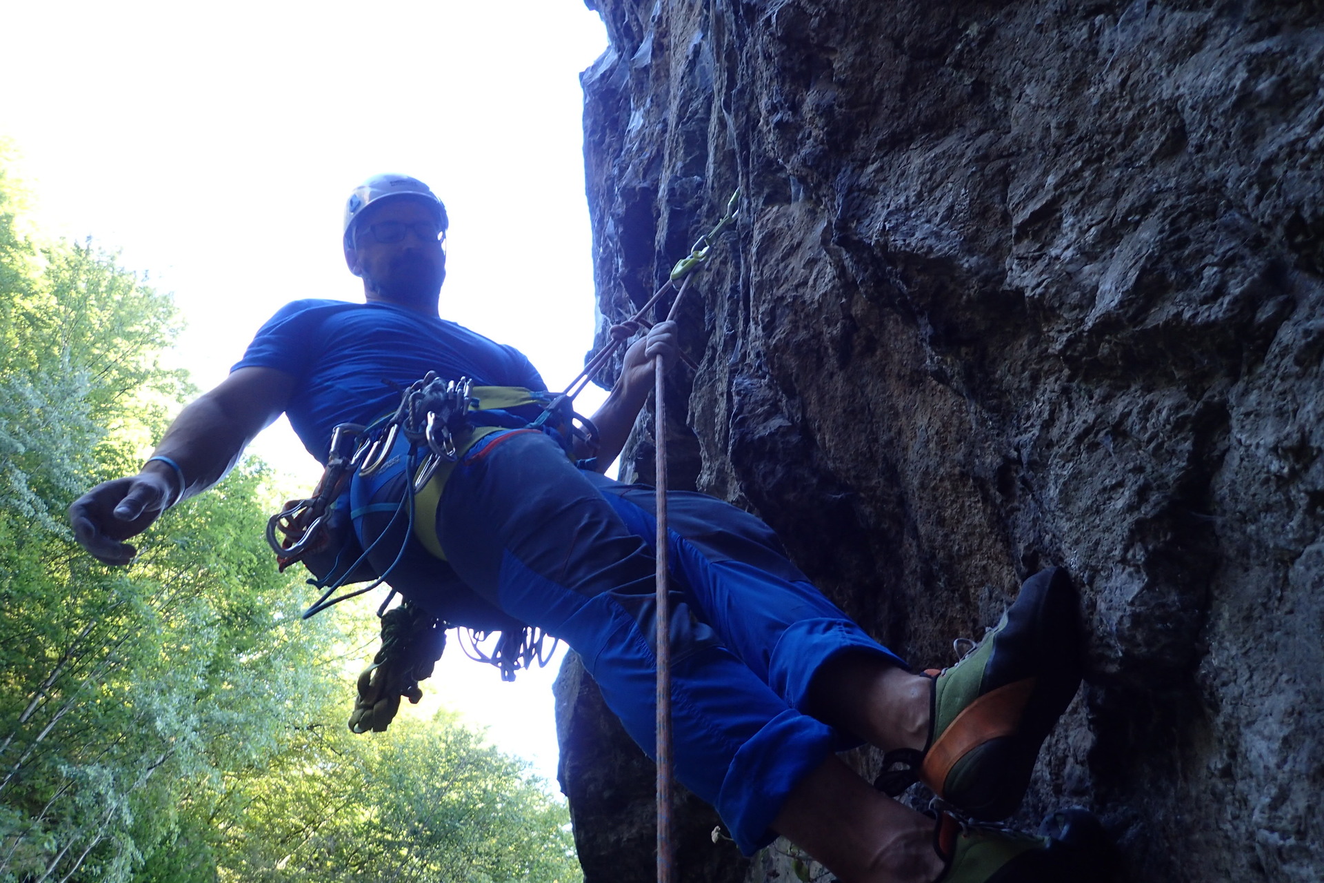 Odsednutí přímo do Edelrid OHM v prvním mezijištění.