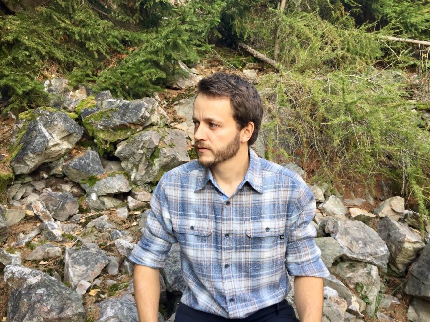 Ohrnuté rukávy u košile Marmot Jasper.