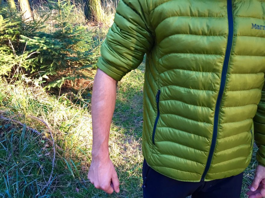 Když budete potřebovat větrat, stačí bundě Marmot Tullus vyhrnout rukávy.