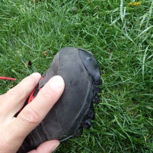 Ochrana špičky u AKU Alterra GTX.