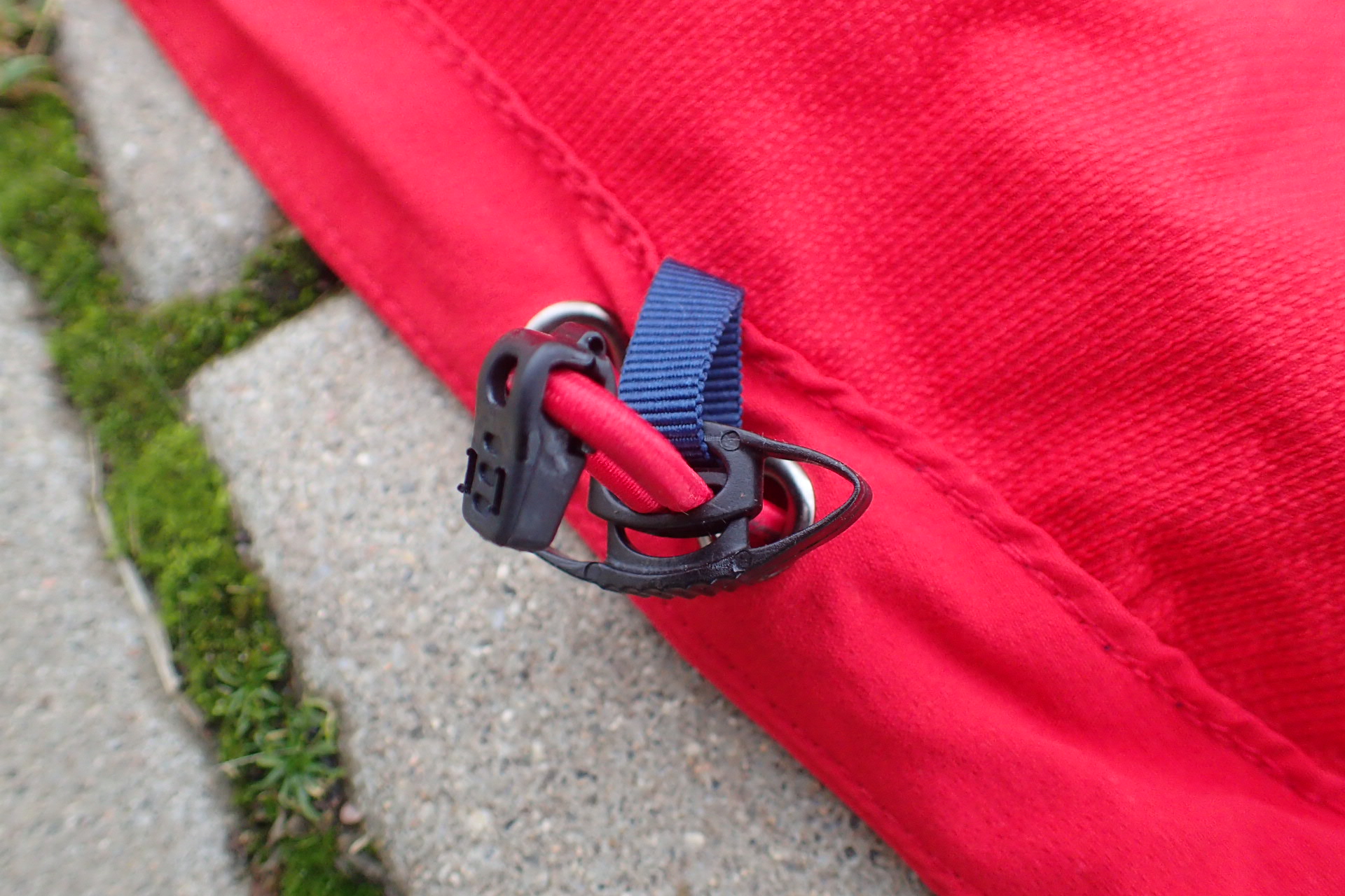 Detail stahování Direct Alpine Alpha Jacket.