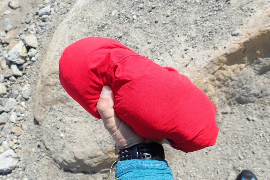 Tolik místa vám DIRECT ALPINE Alpha jkt zabere v batohu.